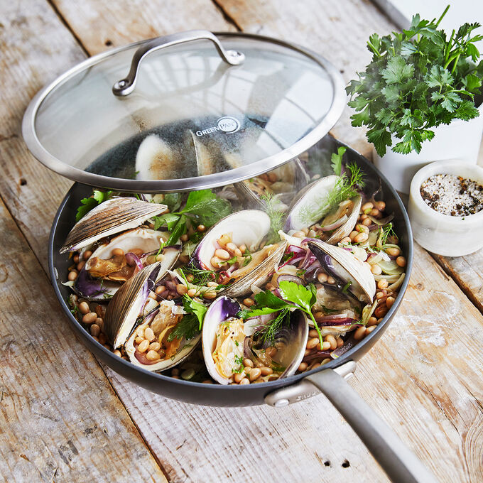 Pan filled with steam clams with white beans